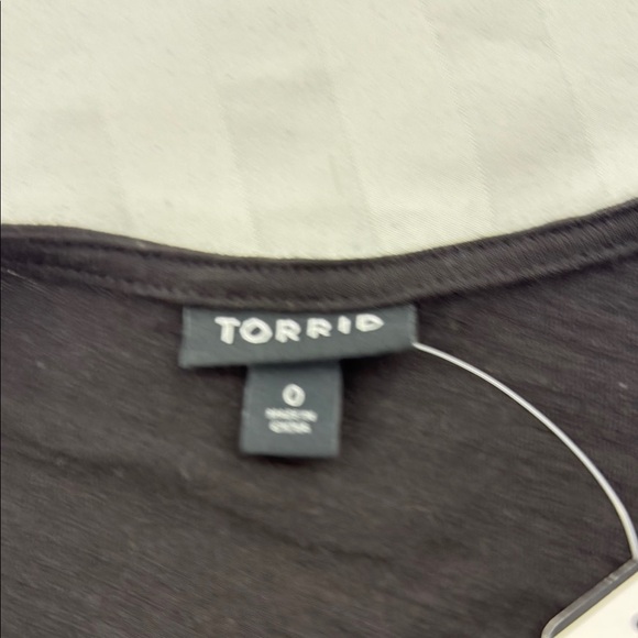 Torrid Black V-Neck Ruffle Top Torrid NWT - Picture 2 of 4